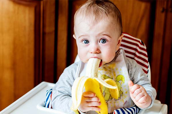 Ar galiu duoti kūdikiui bananų, kai jis viduriuoja?