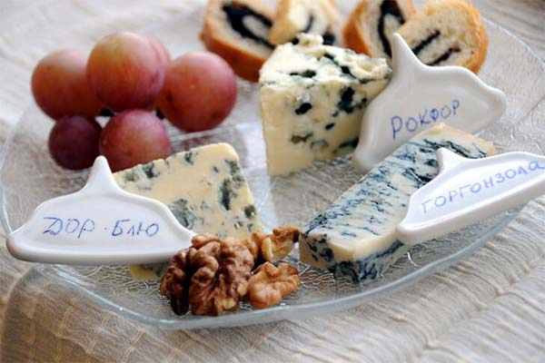 Kuo gorgonzola skiriasi nuo dor-blue ir rokforo